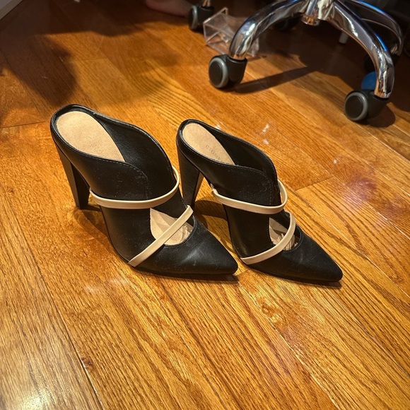 Chic Black and Beige Heeled Mules size 5.5 - Picture 6 of 6